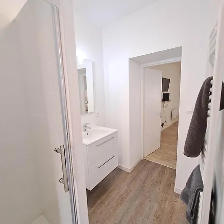 Apartment T2 Avec Cour Le St Amand, 3pers, 2 Lit, Wifi *