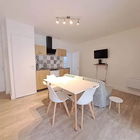 T2 Avec Cour Le St Amand, 3pers, 2 Lit, Wifi Apartment