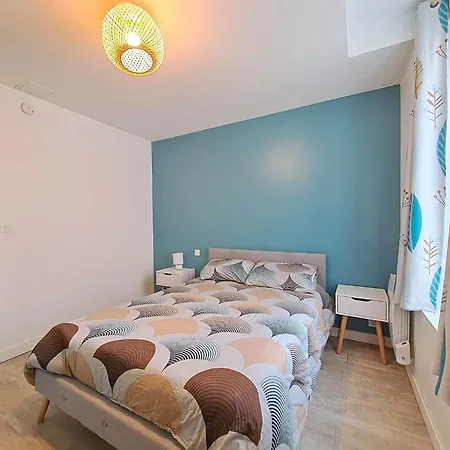 T2 Avec Cour Le St Amand, 3pers, 2 Lit, Wifi Apartment